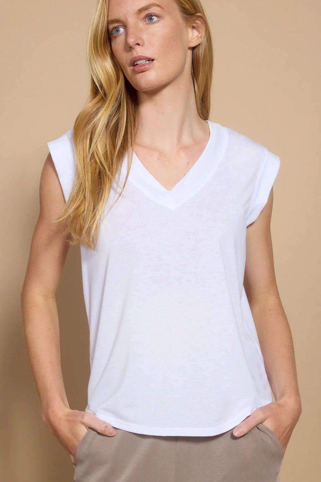 Dynamic Performance Vneck